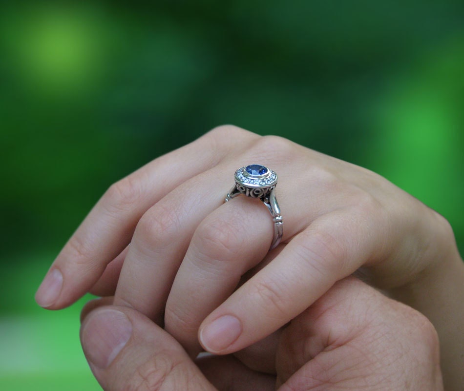 THE SECRET DELIGHT 14k gold Blue Sapphire engagement ring