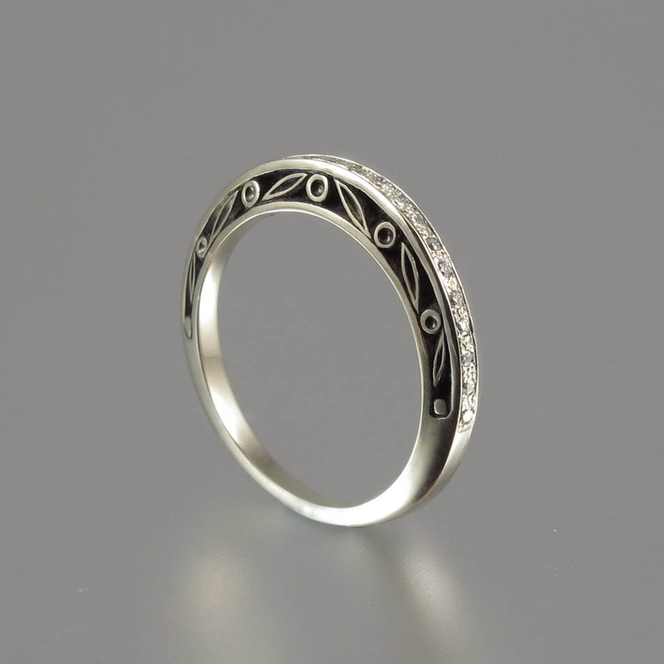 THE ENCHANTED Wedding Band 14k gold and Diamonds