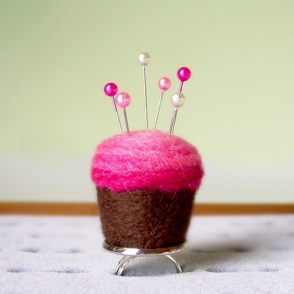 Pincushion Ring - Chocolate and Strawberry