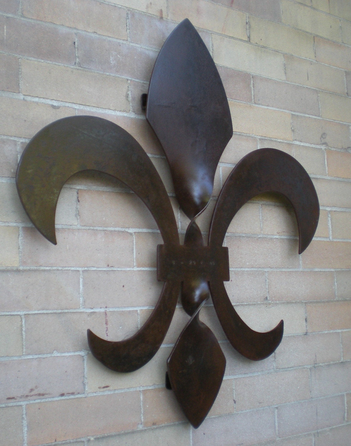 Twisted Fleur de lis Sculpture 29 inches tall.  New Orleans