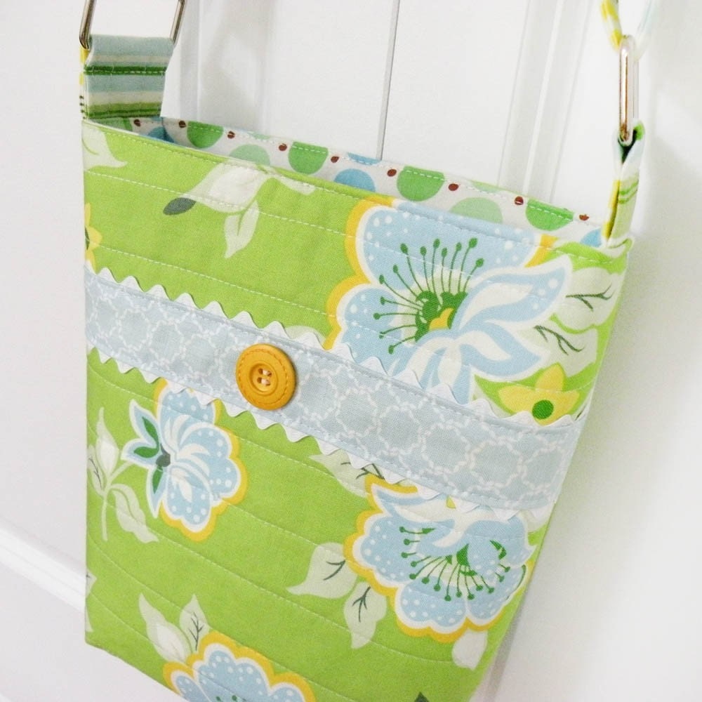 SALE 20% off - MESSENGER BAG - Church Flowers