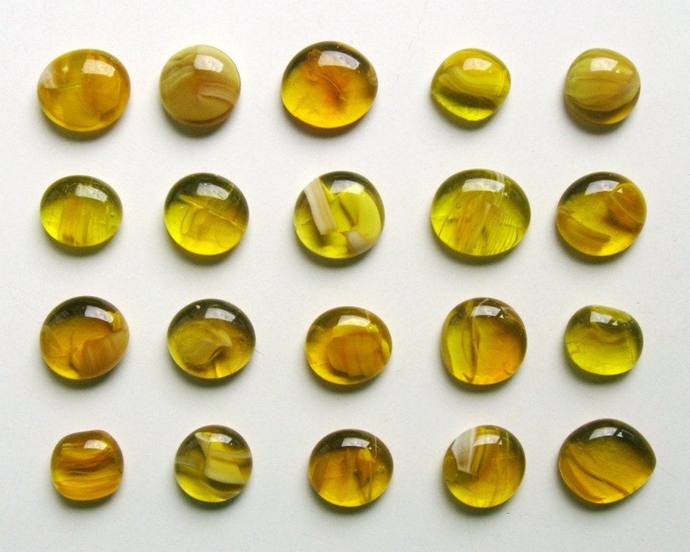 12 Glass Gems Marbled Yellow in a Square Tin Box