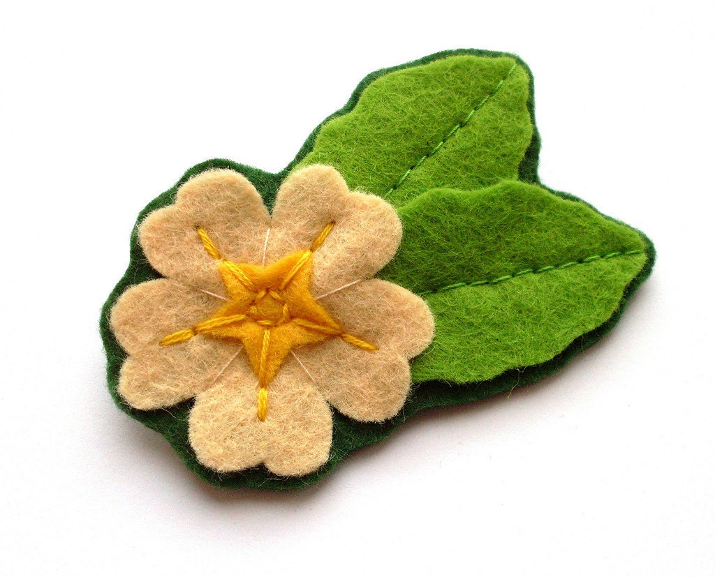 Primrose Brooch, felt flower pin, pale yellow, spring green