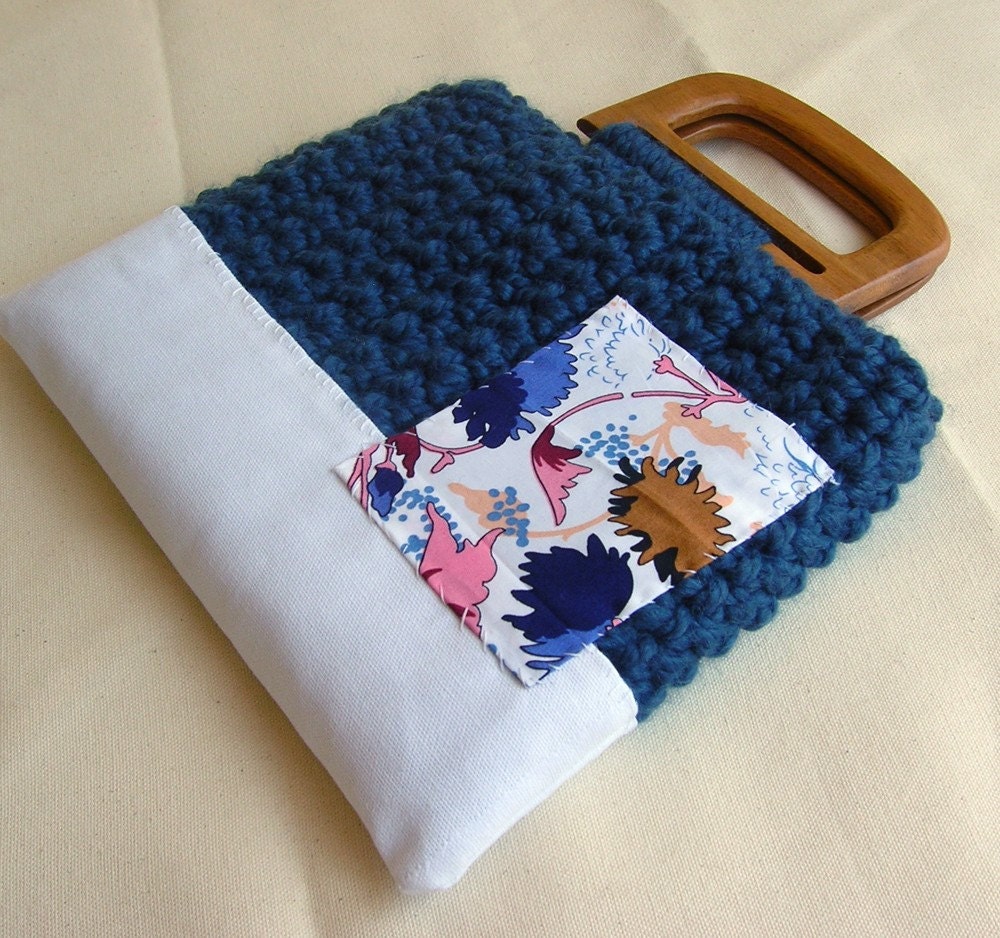CANVAS 002 - Navy Canvas Bottomed Bag w\/ Floral Patch