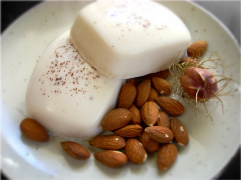 Arrowroot Almond Soap Bar - Made with Arrowroot, Cocoa Butter, Coconut Oil, Ground Almonds, Bitter Orange, Neroli, Geranium