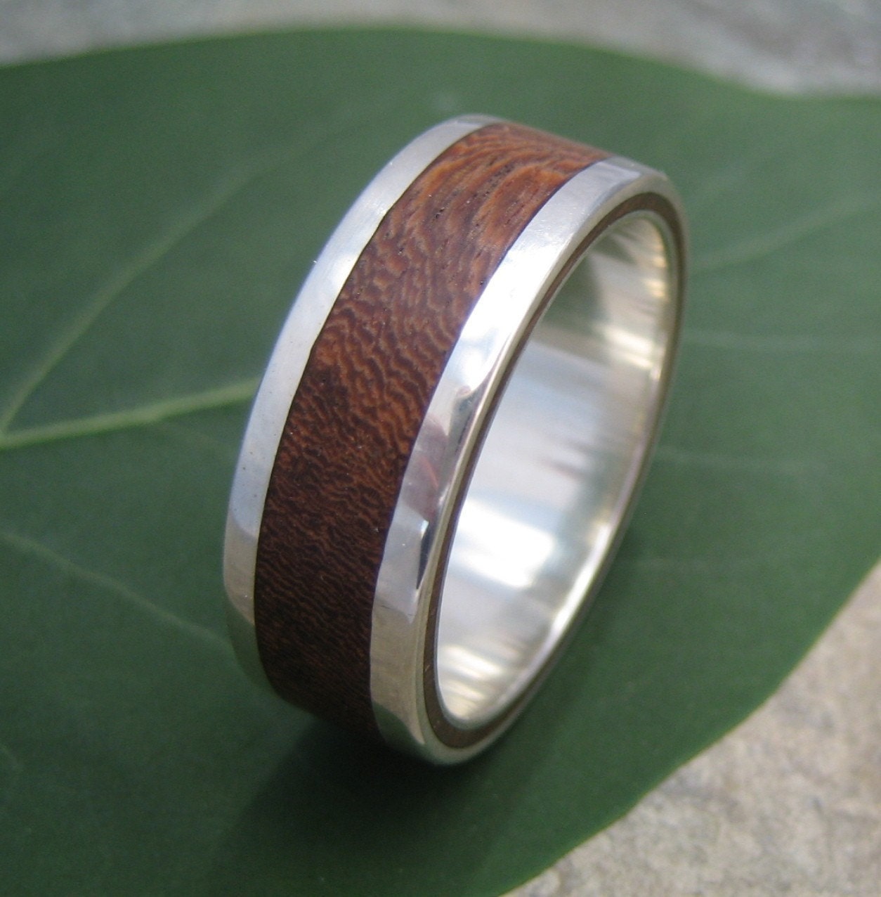 Lados Nacascolo - wood ring with recycled sterling silver