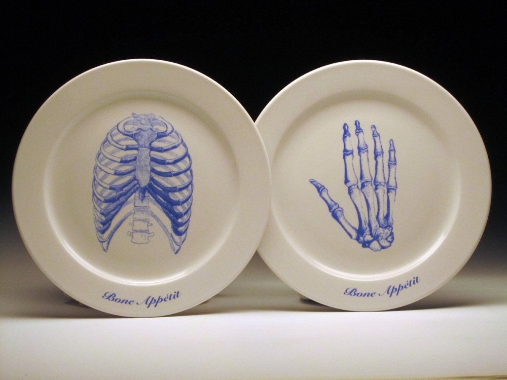 BONE APPETIT 9 inch dinner plates in BLUE