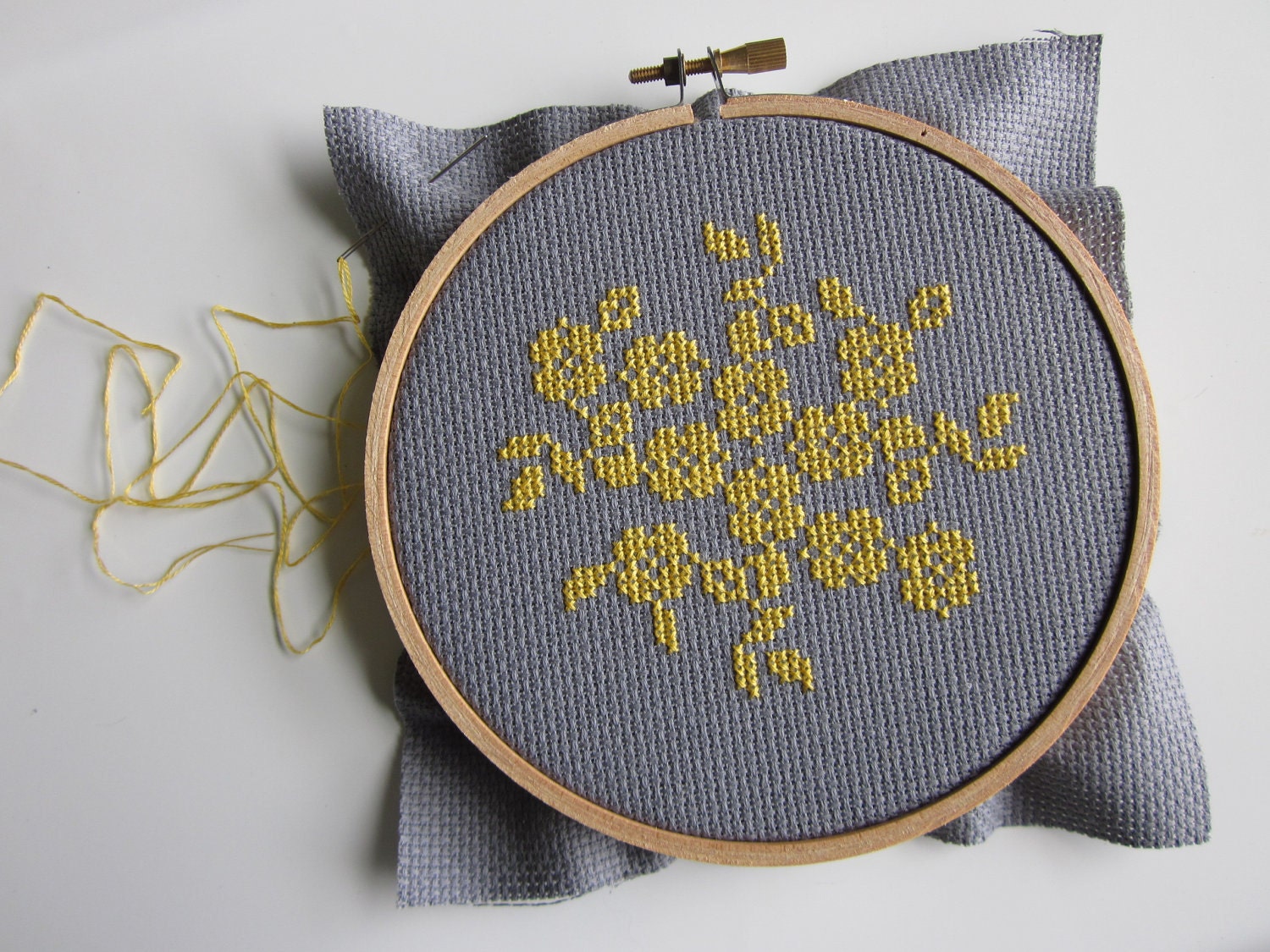 diy cross-stitch pattern/kit - yellow flowers on grey - to be framed in the 5 inch hoop