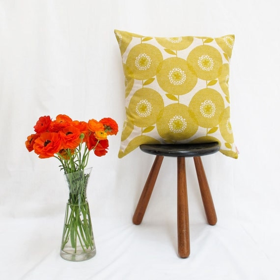 Cushion cover 50x50cm - Flower Field in Goldenrod