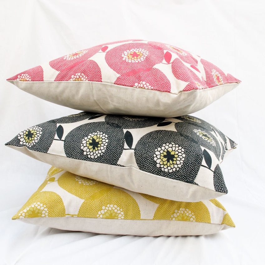 Cushion cover 50x50cm - Flower Field in Goldenrod