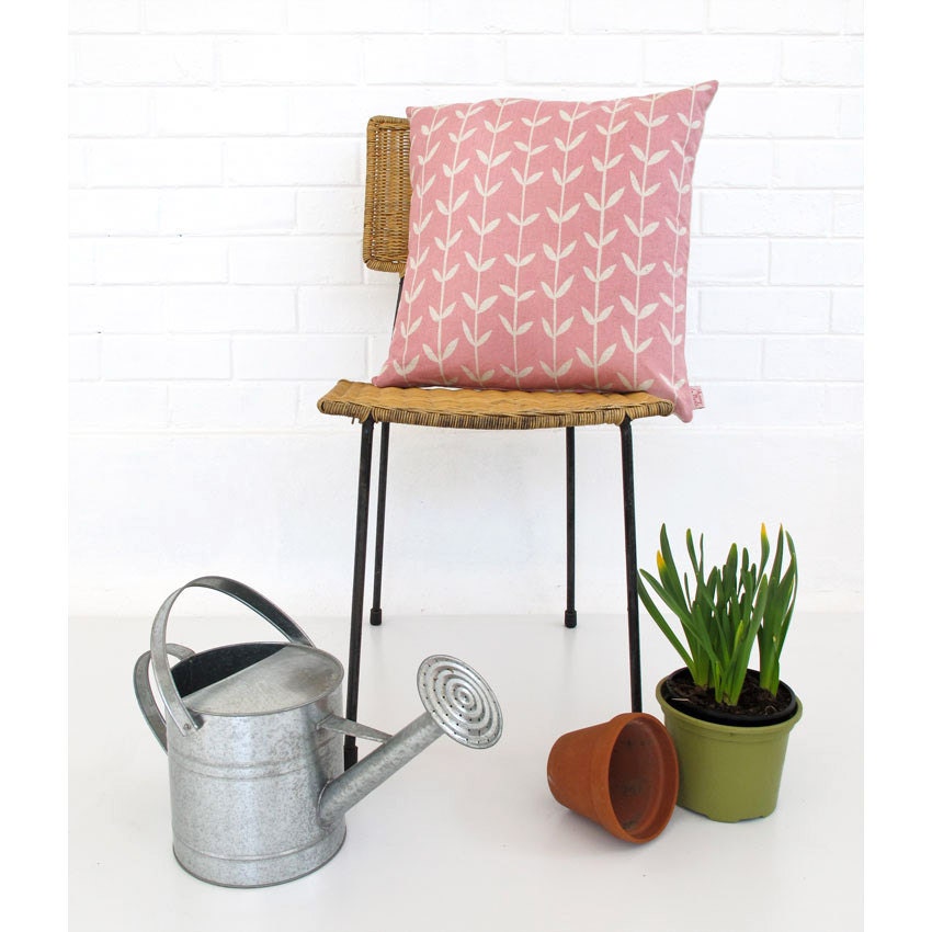 Cushion cover 50x50cm - Solid Orla, in Strawberry