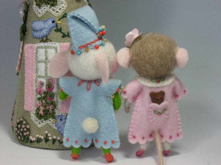 Dressed Mouse/Bunny Class Needle Felting Class to create BOTH the Bunny and Mouse By Barby Anderson (Kit Available and sold separately)