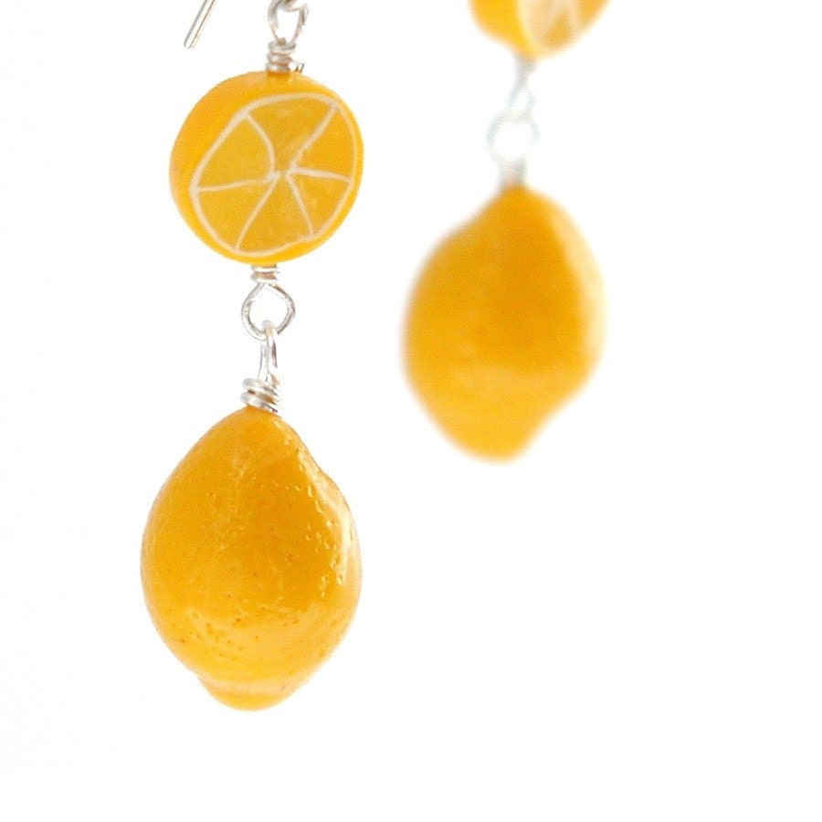 Lemon earrings : whole and sliced lemons