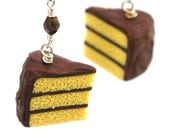 Cake earrings : yellow cake with chocolate frosting