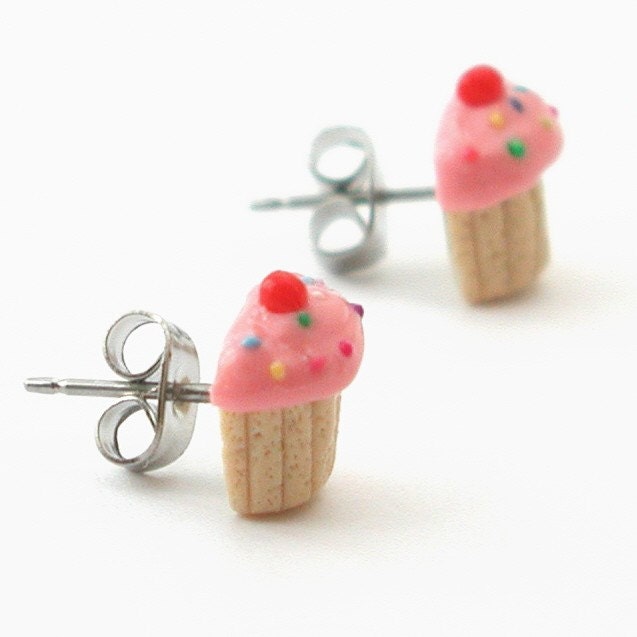Birthday cupcake stud earrings (pink vanilla)