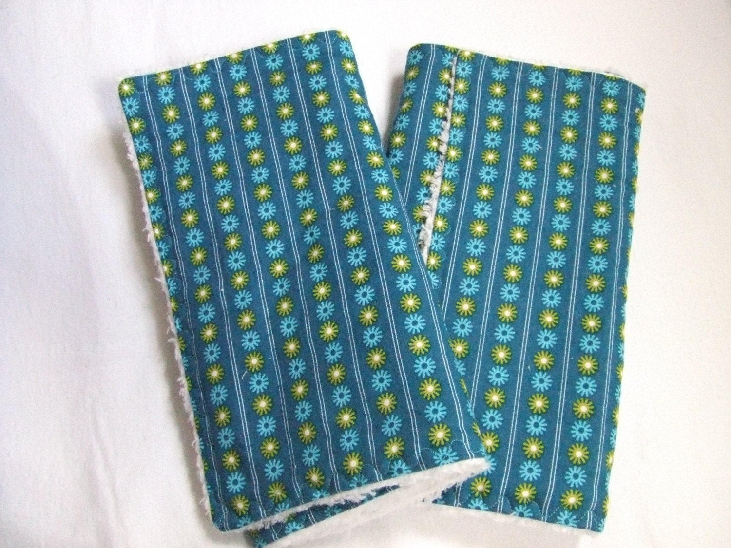 Retro Daisy Burp Cloth Set
