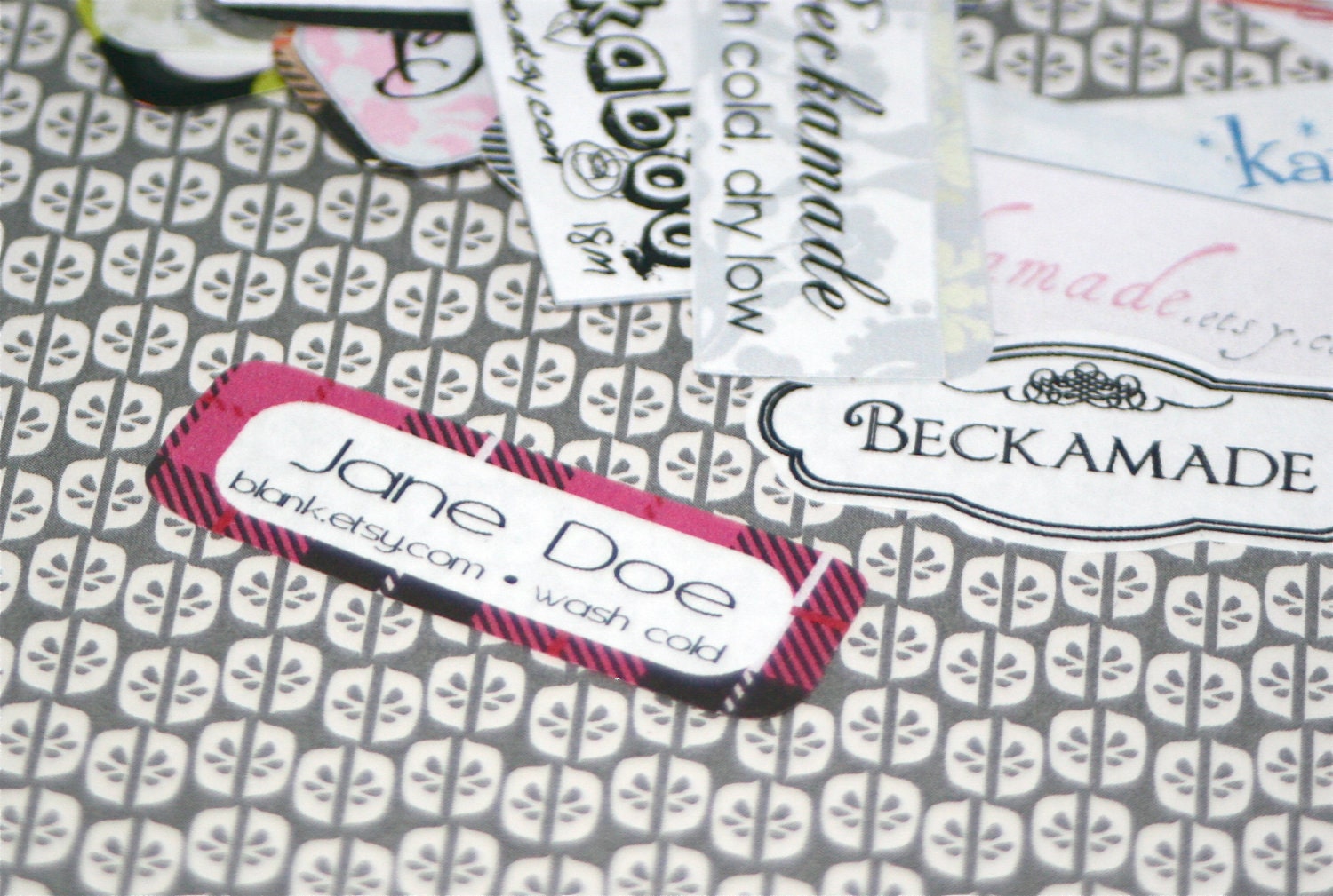 90 Clothing Labels - Bright Pink Plaid