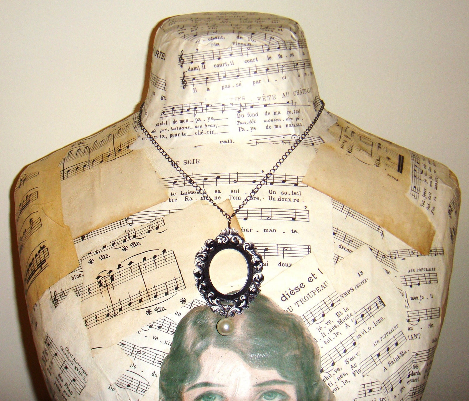 Victorian Frame - Pendant