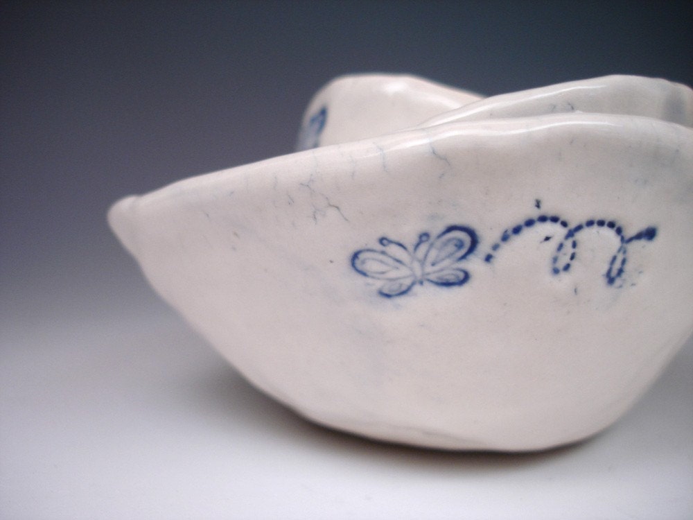 Nested Mini-Bowls with Blue Butterfly (KISS - Pure White)
