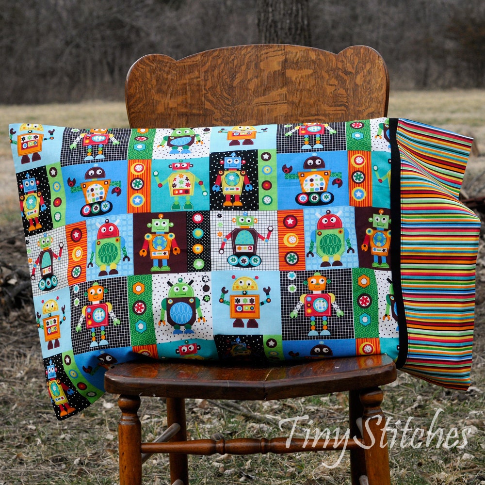 PLAYFUL ROBOTS, Standard Pillowcase, little boys bedroom bedding