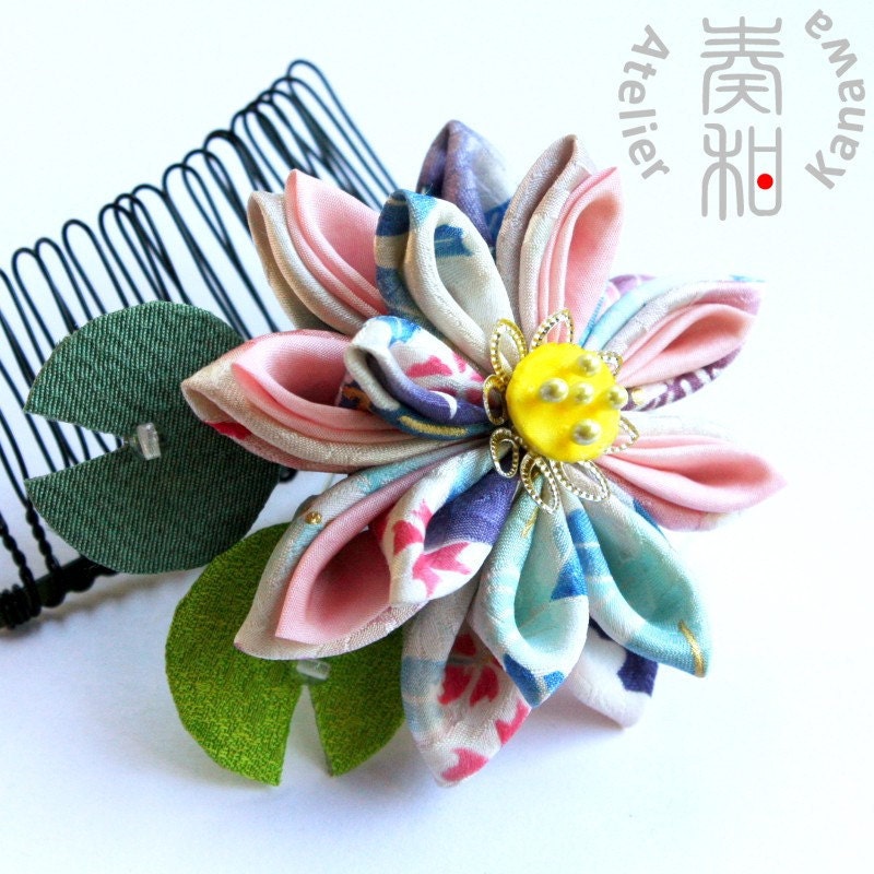 Large Vintage Kimono Lotus Tsumami Kanzashi Comb with Cute Water Drop on Leaves