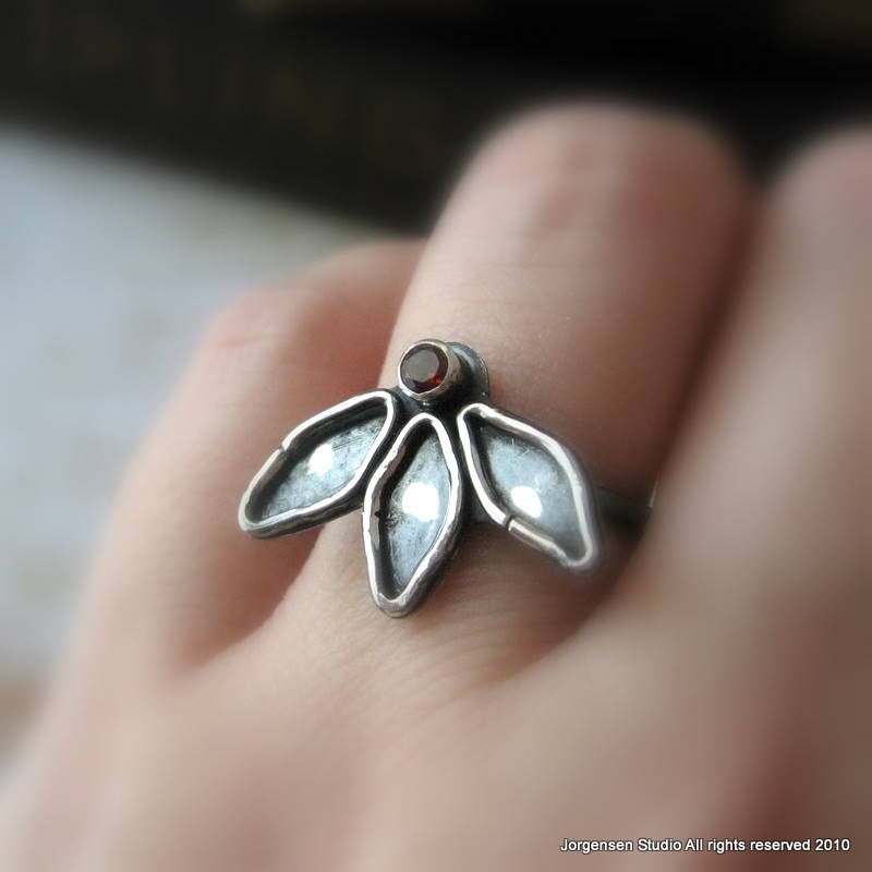 Lotus Ring in Sterling with Garnet
