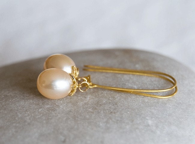 Pearl drop earrings