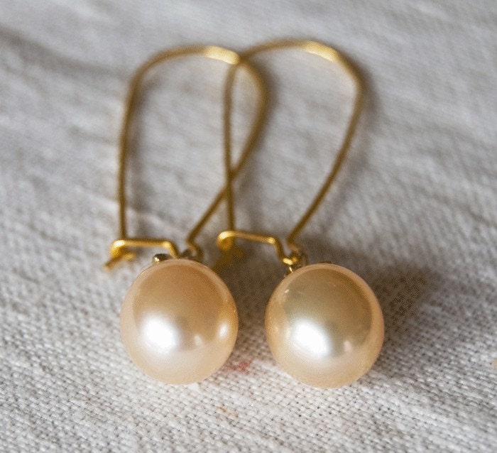 Pearl drop earrings