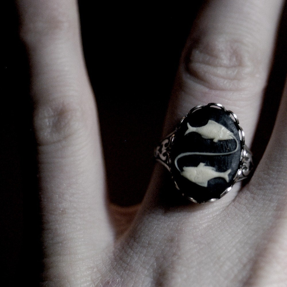 Vintage Zodiac Cameo Ring - Pisces