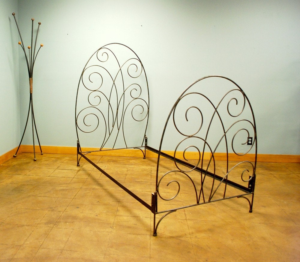 Marie Bed in Twin Size