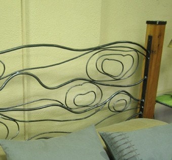 Wood Grain Bed of Steel and Cedar