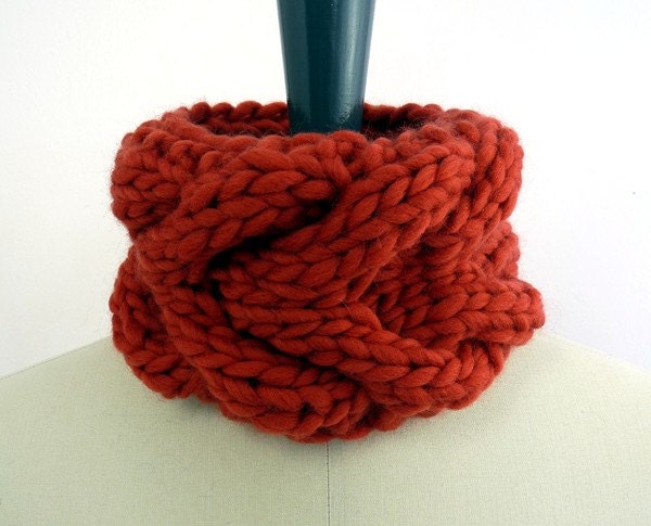 Le Petit Snood - Chunky Knit Pure Merino Wool Cowl in Rose Red. Heart Inspired Motif. Spring and Winter Fashion Handmade in France.