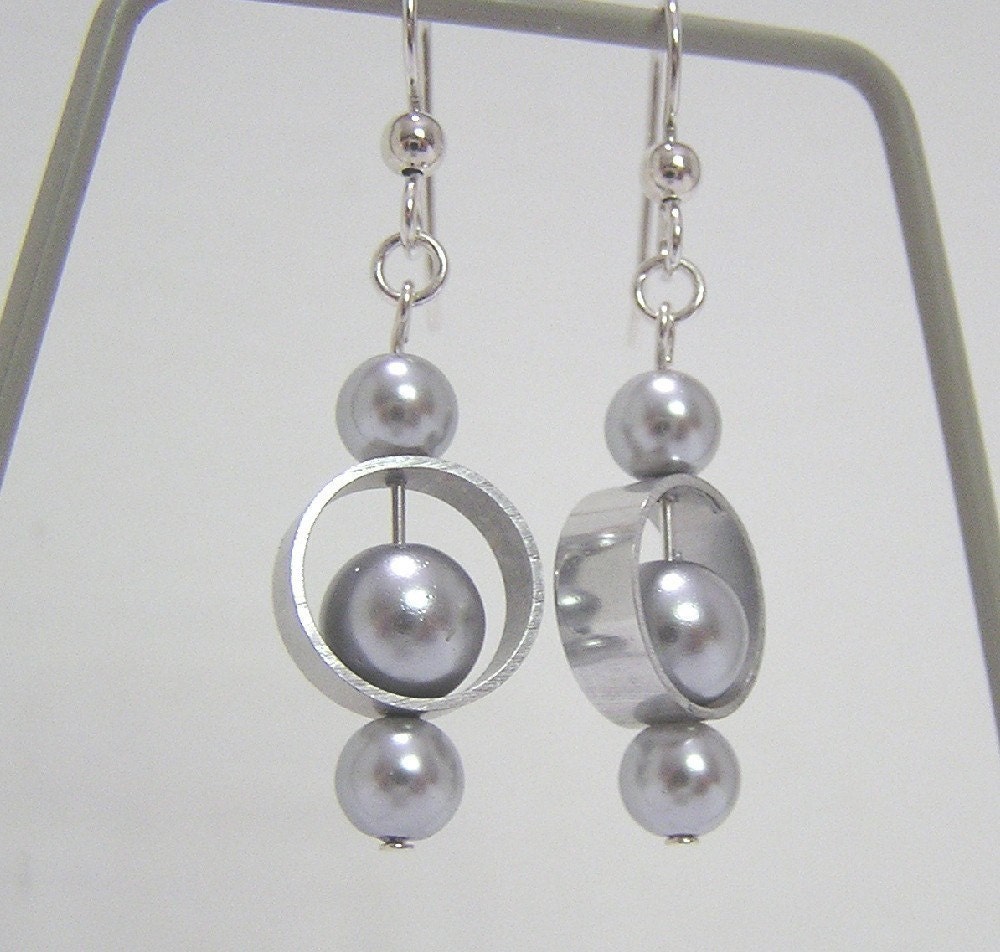 Grey pearl earrings