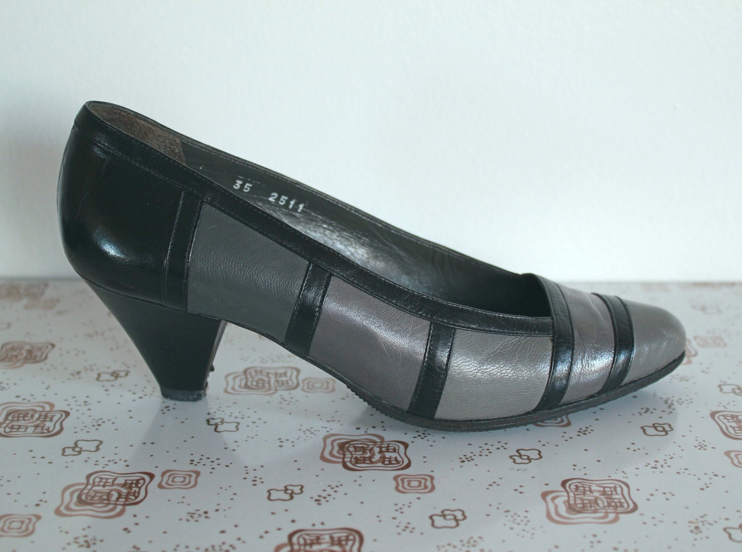 sz 5 Leather grey & black heels