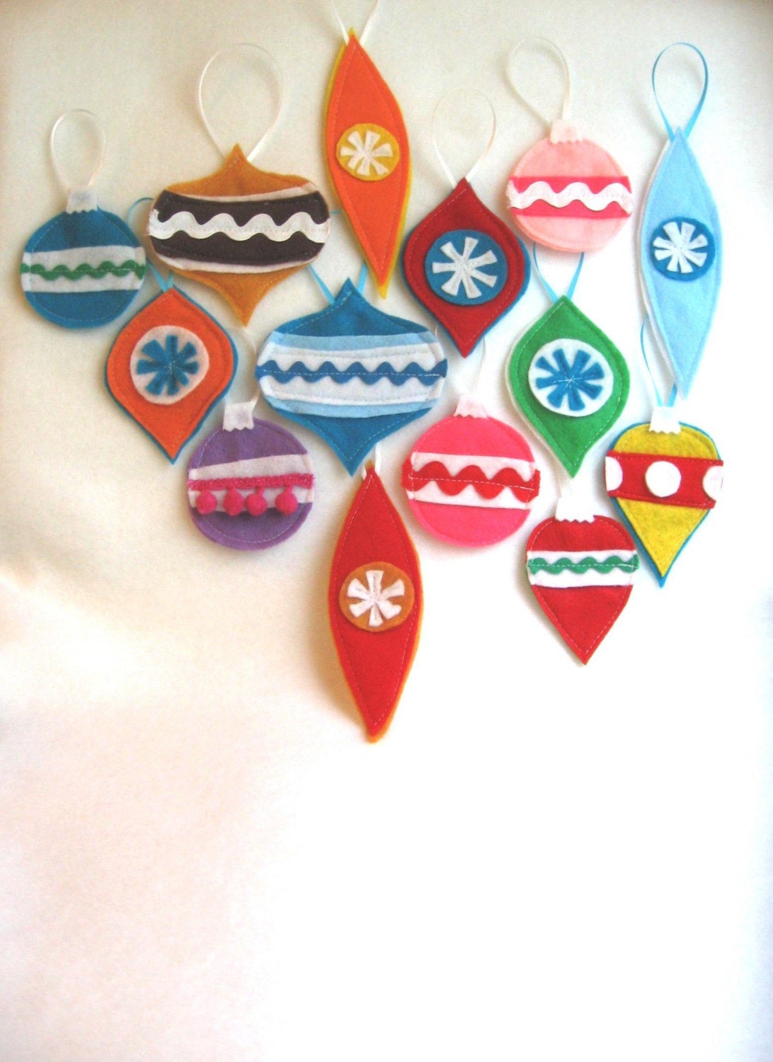 fun retro Christmas ornaments made from eco friendly felt... set of 3