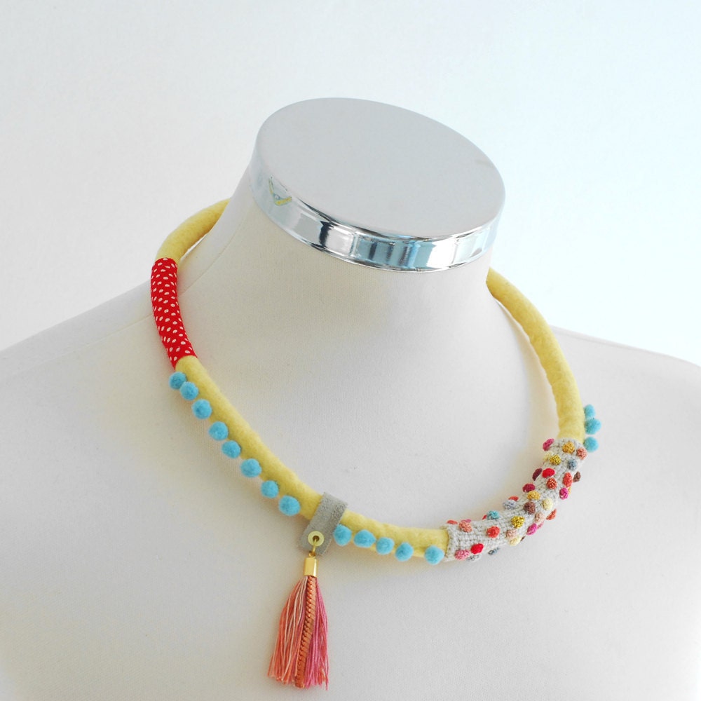 Delicate bubbles short necklace