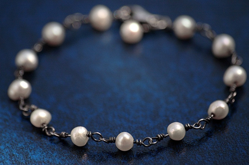 Delicate pearl - bracelet