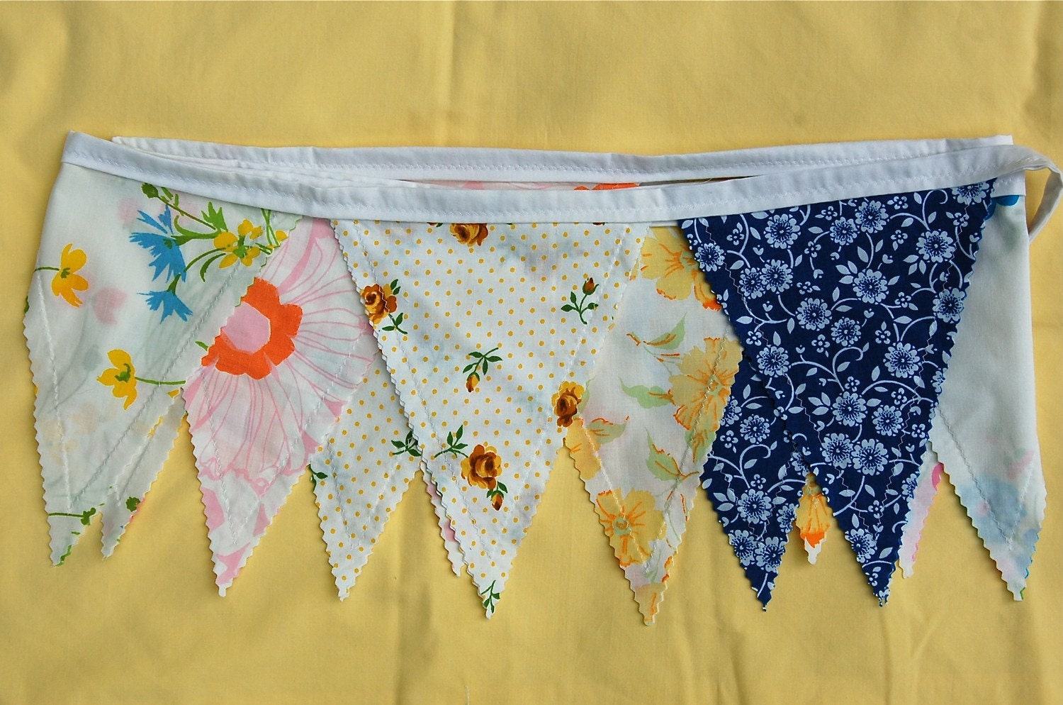 Vintage Brights Linens Banner - 15'