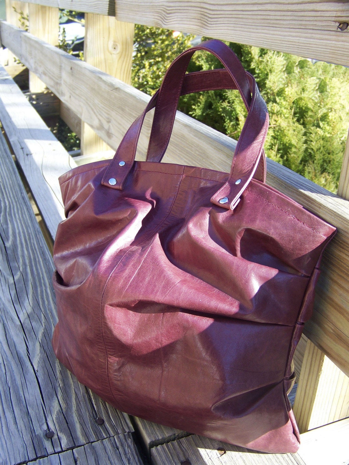 super pleated tote in reclaimed cranberry leather