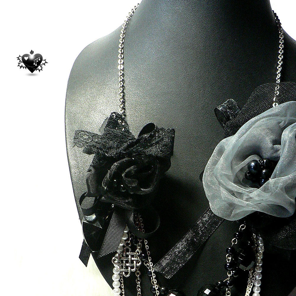SALE 30% OFF - Gothic Black and Gray Roses wreath necklace