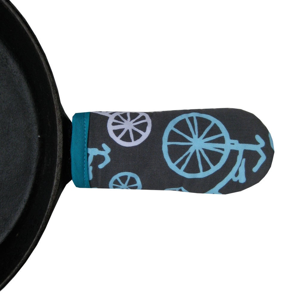 Bicycle Cast Iron Skillet Mitt