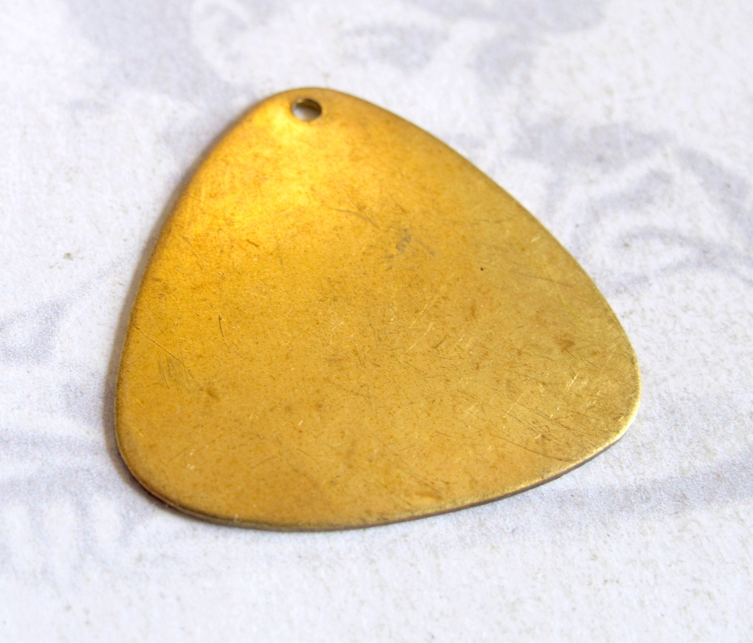 Brass Guitar Shaped Pendant (4X) (M773)