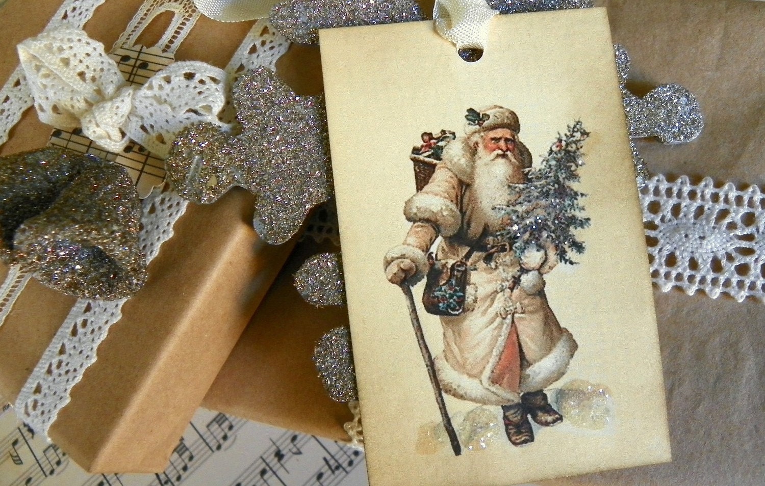 Santa-Vintage Style Gift Tag Glitter