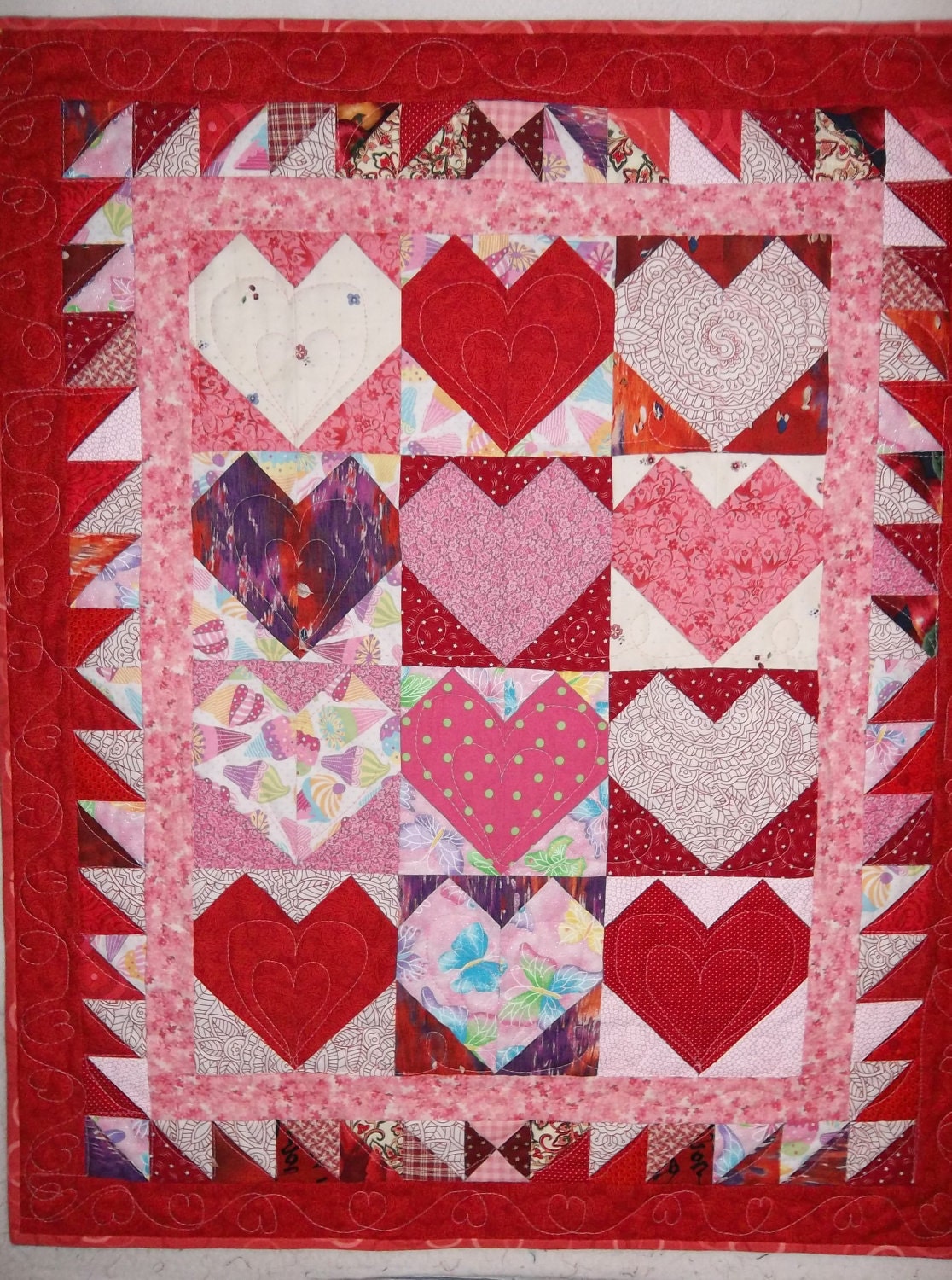 Patchwork Quilt, Lap or Wallhanging, Red and Pink Hearts