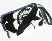 Kindle - Nook - Kindle Fire - EXTRA SMALL eReader wristlet - fits WITHOUT a cover -- Elegant Black and White