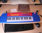 Cool circuit bent keyboard, weird sound generator, synth instrument thingy