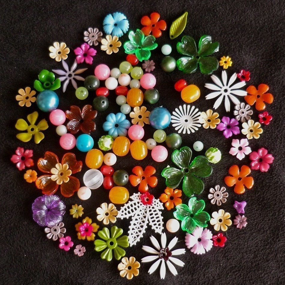 MISTO... mixed vintage colored flowers and Lucite beads(120 pcs.) 4