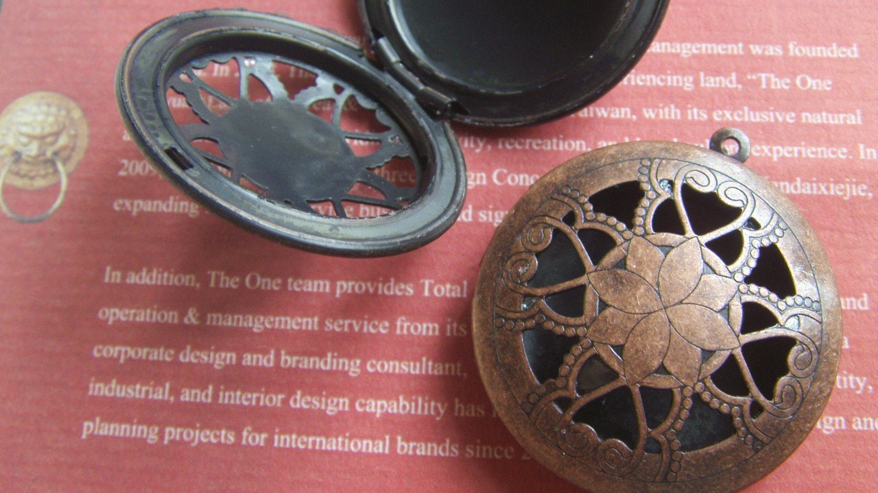 5x FILIGREE ROUND Locket 33mm (red copper) Code 578-B