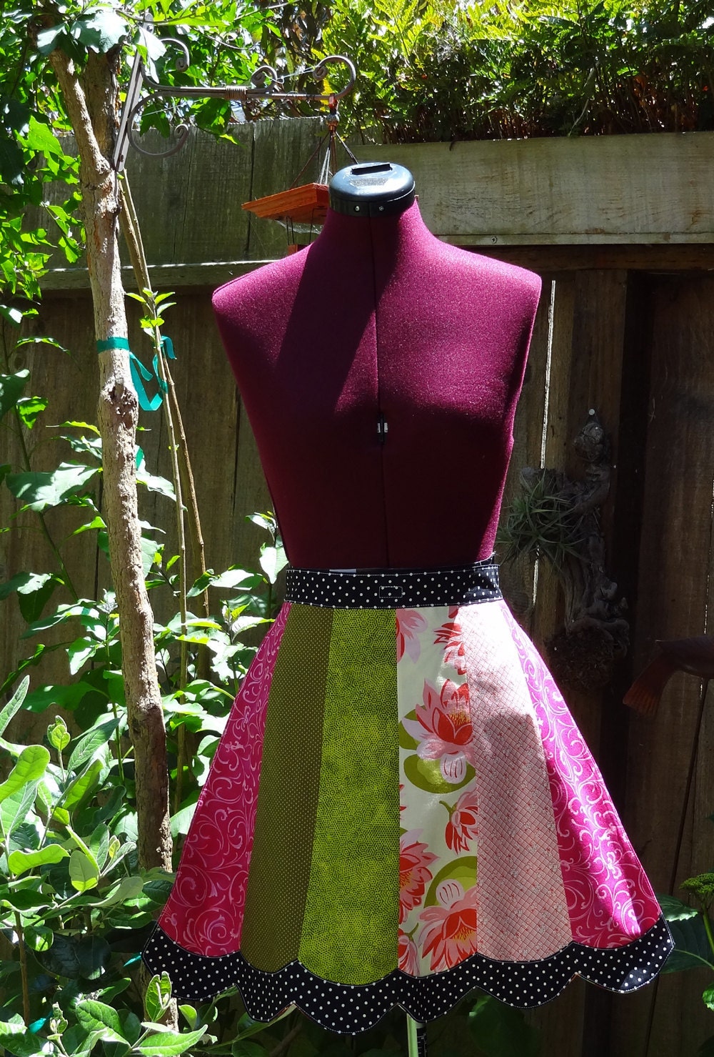 Oh Sew Cute Petals Spring/Summer Apron - Fully Reversible - Two Aprons in One