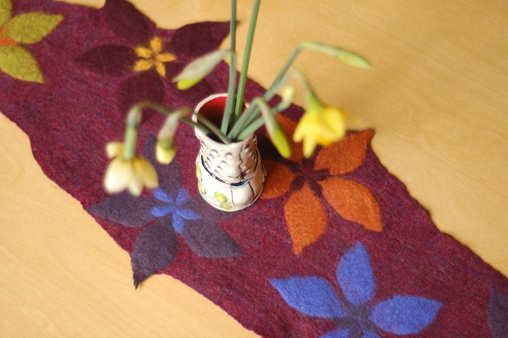 dogwood table runner